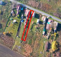 A top-down view of residential plots in Radnovce, surrounded by nature and a nearby road.