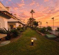 Garden at a 4-bedroom apartment on Dominion Beach Street, Estepona, with ocean view.