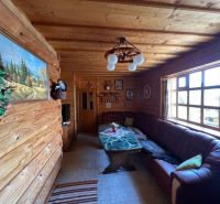 Rustic interior in hotels and guesthouses with nature decor and comfortable seating.