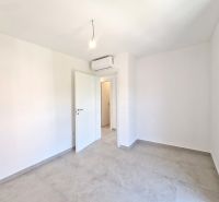 A neutrally furnished room in a 4-room apartment with air conditioning and ceramic flooring.