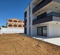 4-room apartment in the town of Privlaka with a spacious garden and terrace.