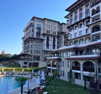 Exterior of a 2-bedroom apartment in the town of Sveti Vlas with a pool and sun loungers.