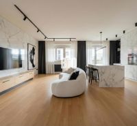 Interior of a 4-room apartment with marble cladding and flooring with a wood decor.