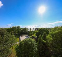 Sunny Park on Dunajská Street in Šamorín offers a view for a 3-room apartment.