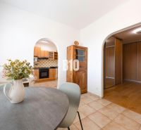 Dining and kitchen area in a 3-room apartment with wood-patterned flooring.