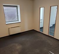 Offices with mirrors and a window, Záhradnícka, Komárno, carpet and blinds.