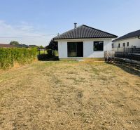 A family house with a large yard in Čaňa, with grassy and sandy surfaces.