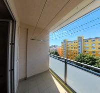 The balcony of a 3-room apartment on Dunajská Street in Nitra - Klokočina with a view of colorful buildings.