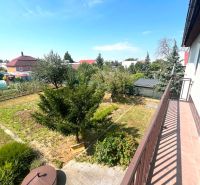 From the balcony of the family house on Agátová Street in Čaňa, you can see a green garden.