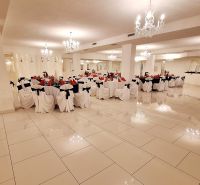 An elegant hall of hotels and guesthouses with decorated tables and a Christmas tree.