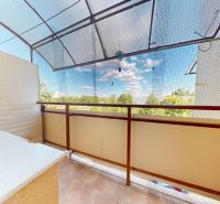 The balcony of a 3-room apartment in Nitra on Ďumbierska Street with a view of nature.