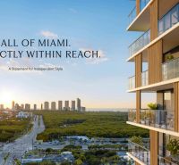 View from the balcony in Miami with a panorama of the city and green spaces.