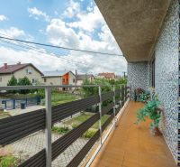 The balcony of a family house on Športová Street in Hozelce. A view of the surroundings and gardens.