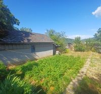 A garden at a family house in Rožňava with a lawn and lots of greenery.