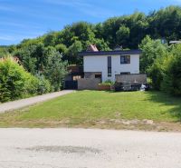 Recreational land in Bžany, Valkov with a house surrounded by greenery near the forest.