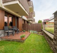 A terrace with garden furniture in a 2-room apartment on Futbalova Street, Velka Lomnica.