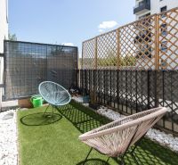 A garden at a one-bedroom apartment on Agátová Street in Bratislava - Dúbravka with garden furniture.