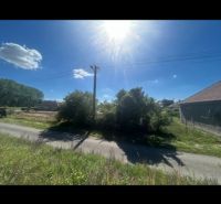 Plots - housing in Neded, with a view of greenery and blue sky.