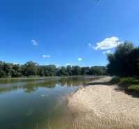 River and sandy beach in Neded, suitable for residential land.
