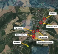 Aerial view of Bystré with highlighted schools, station, and sports facilities.