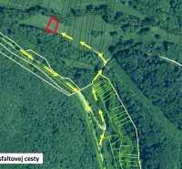 Map in the Gardens in Horná Ves depicts the route through the forest terrain.