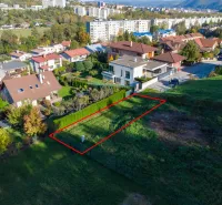 A plot in the Gardens of Banská Bystrica with family houses and a view of the housing estate.