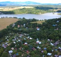 A garden area near a body of water in the vicinity of Zvolen, surrounded by greenery and nature.