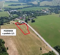 Land for sale in the village of Čabalovce, ideal for living. Grassy landscape around.