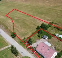 Lands - housing in Čabalovce with marked parcel boundaries and adjacent road.