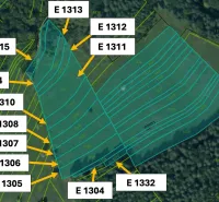 Map of agricultural and forest lands in Omastiná with delineated parcel boundaries.