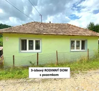 A three-room family house in Kokava nad Rimavicou with rustic elements and a colorful facade.