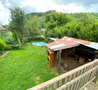 The garden of a family house in Kokava nad Rimavicou with a swimming pool and a tool shed.