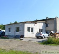 A family house in Varadka with cars and wood in the exterior.