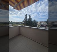 A balcony in a 2-room apartment on Mulo Street in the town of Vrsi with a view of greenery.