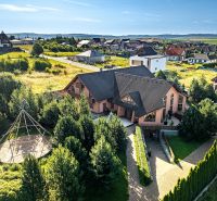 A family house in Veľká Lomnica surrounded by greenery and nature, with space for relaxation.