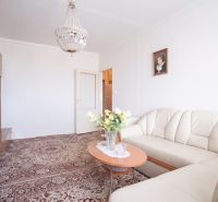 Living room in a 4-room apartment with a carpet pattern and a white sofa set.