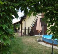 The garden of a family house on the Third Row in Mojmírovce with a swimming pool and a gazebo.