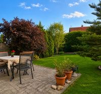 The garden of a family house on Hrabová in Hamuliakovo with a terrace and outdoor seating.