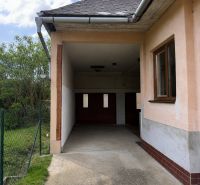 Shelter and garage at a family house on Gardom Street in Veľký Šariš.