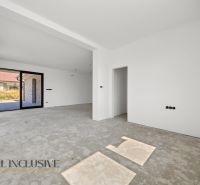 Sure, please provide the text you would like me to translate into English.