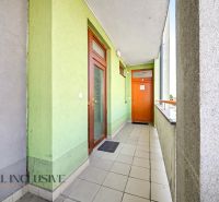 A hallway with green walls and tiles in front of a 3-room apartment on Galantská Street in Dunajská Streda.