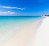 The beach in Pwani Mchangani with white and blue sand and clear water, ideal for a family home.