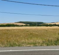 Land - housing in Hokovce, with a view of fields and forests in the background.
