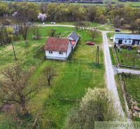 A rural family house in Volica surrounded by a large plot of land and greenery.