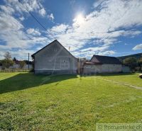 A family house in Volica surrounded by a green lawn and blue sky.