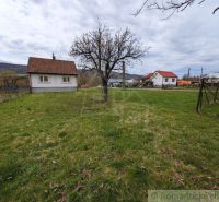 A family house in Volica with a garden, fruit tree, and panoramic views of the countryside.
