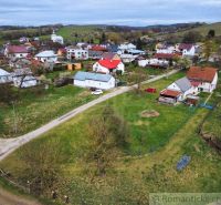 The exteriors of family houses in Volica with rural architecture on green hills.