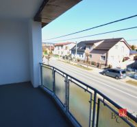 The balcony of a 2-room apartment on Letecká Street in Spišská Nová Ves with a view of the street.