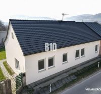 The family house in Bytča has a sloped roof and white facades.