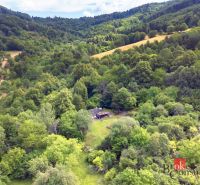 Forests and meadows surround the cottage near the village of Píla in picturesque nature.